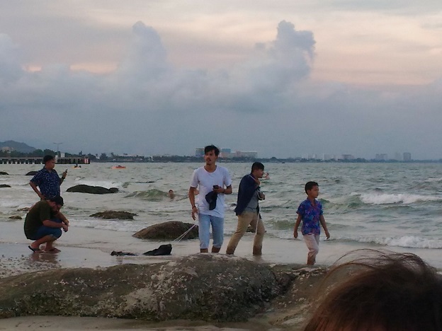 Hua Hin Beach. Rent a place near the most famous beach in Prachuap Khiri Khan Province.